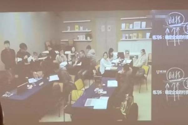 美彩国际喷粉房厂家参加提升企业创新能力培训班